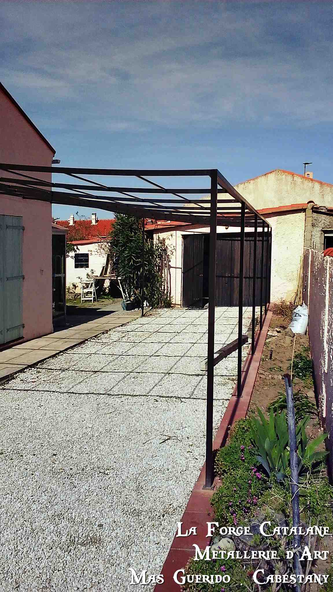 pergola demi chapeau gendarme filant rond abris voiture fer Forge Catalane Cabestany (3).jpg